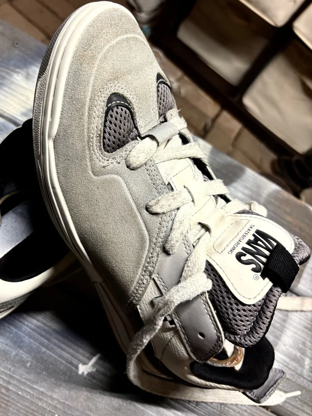 Vans Men’s Light Gray Suede & Mesh Sneakers size 11